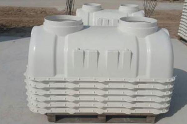 玻璃鋼模壓化糞池為什么會(huì)這么受到用戶的歡迎